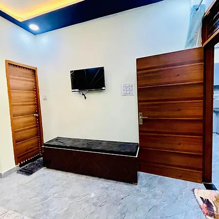 Amrit Residency- 5 Mins From Prem Mandir And Iskon Temple Vrindavan Exterior photo