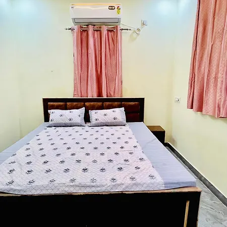 Amrit Residency- 5 Mins From Prem Mandir And Iskon Temple Vrindavan Exterior photo