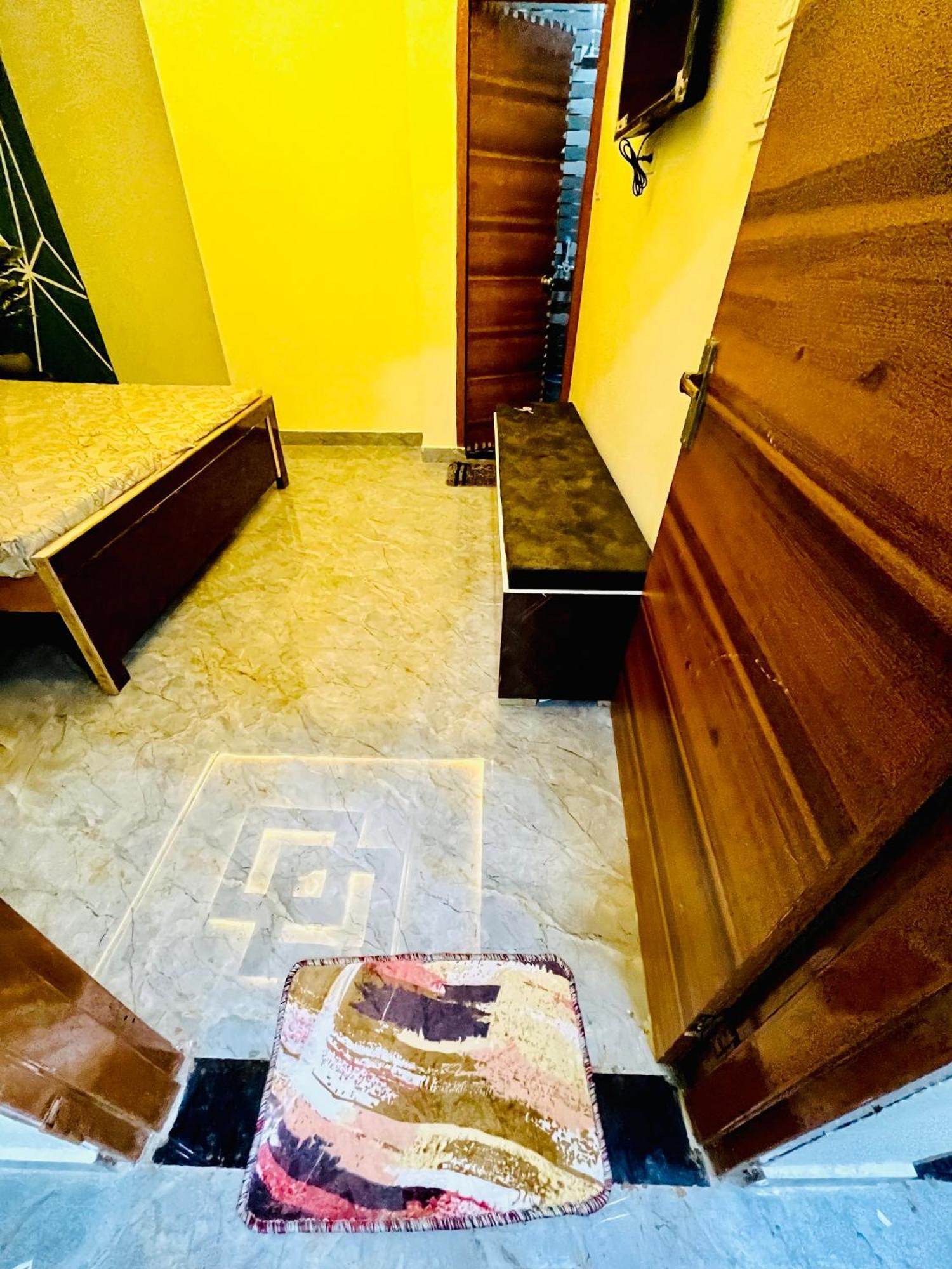 Amrit Residency- 5 Mins From Prem Mandir And Iskon Temple Homestay Vrindavan