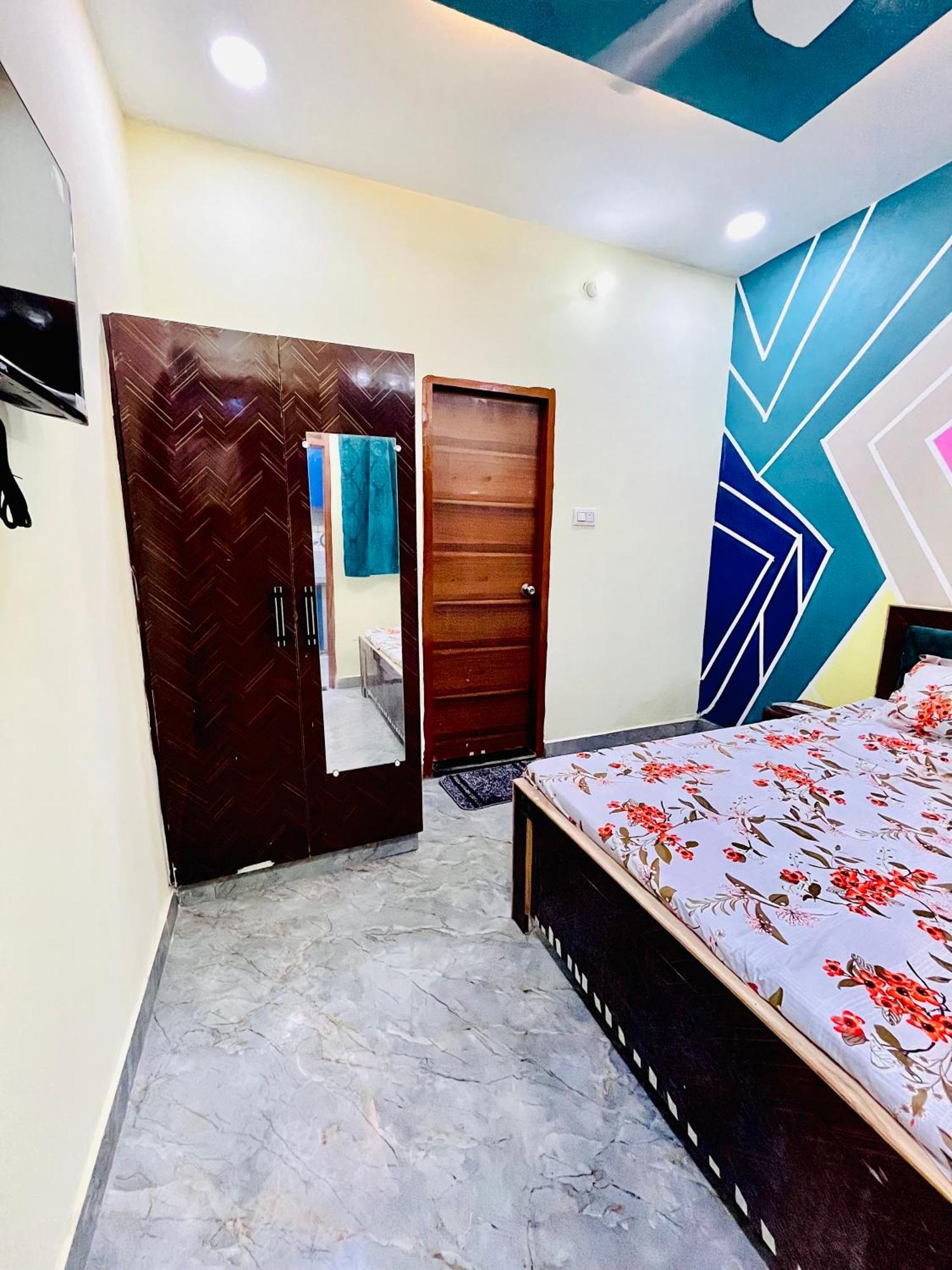 Homestay Amrit Residency- 5 Mins From Prem Mandir And Iskon Temple