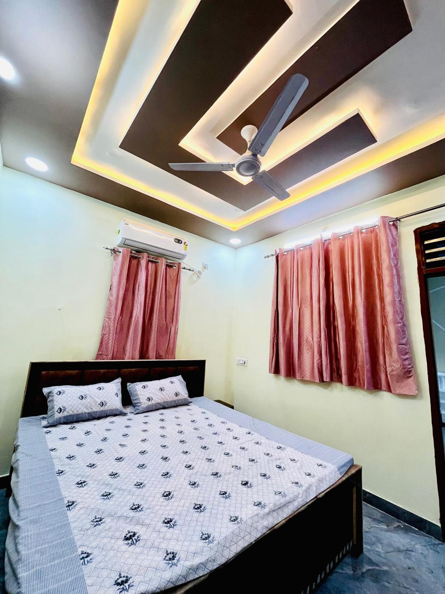 Amrit Residency- 5 Mins From Prem Mandir And Iskon Temple *