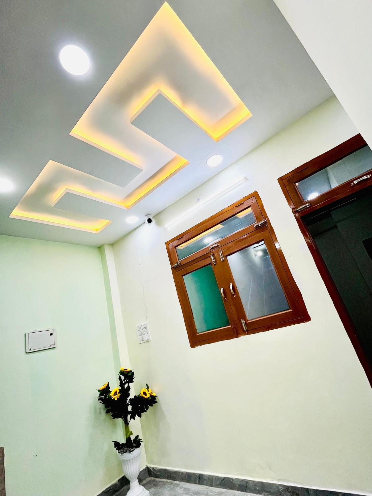 Amrit Residency- 5 Mins From Prem Mandir And Iskon Temple Vrindavan