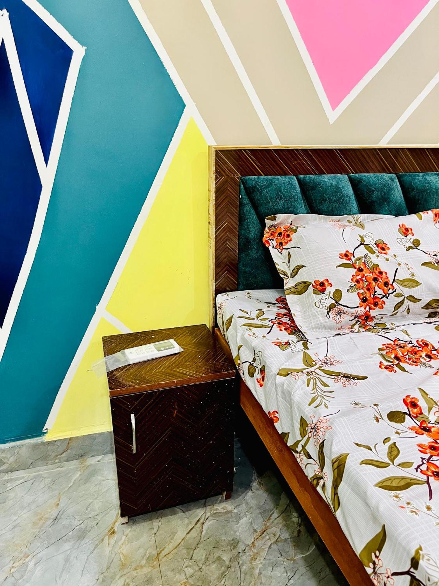 Amrit Residency- 5 Mins From Prem Mandir And Iskon Temple *