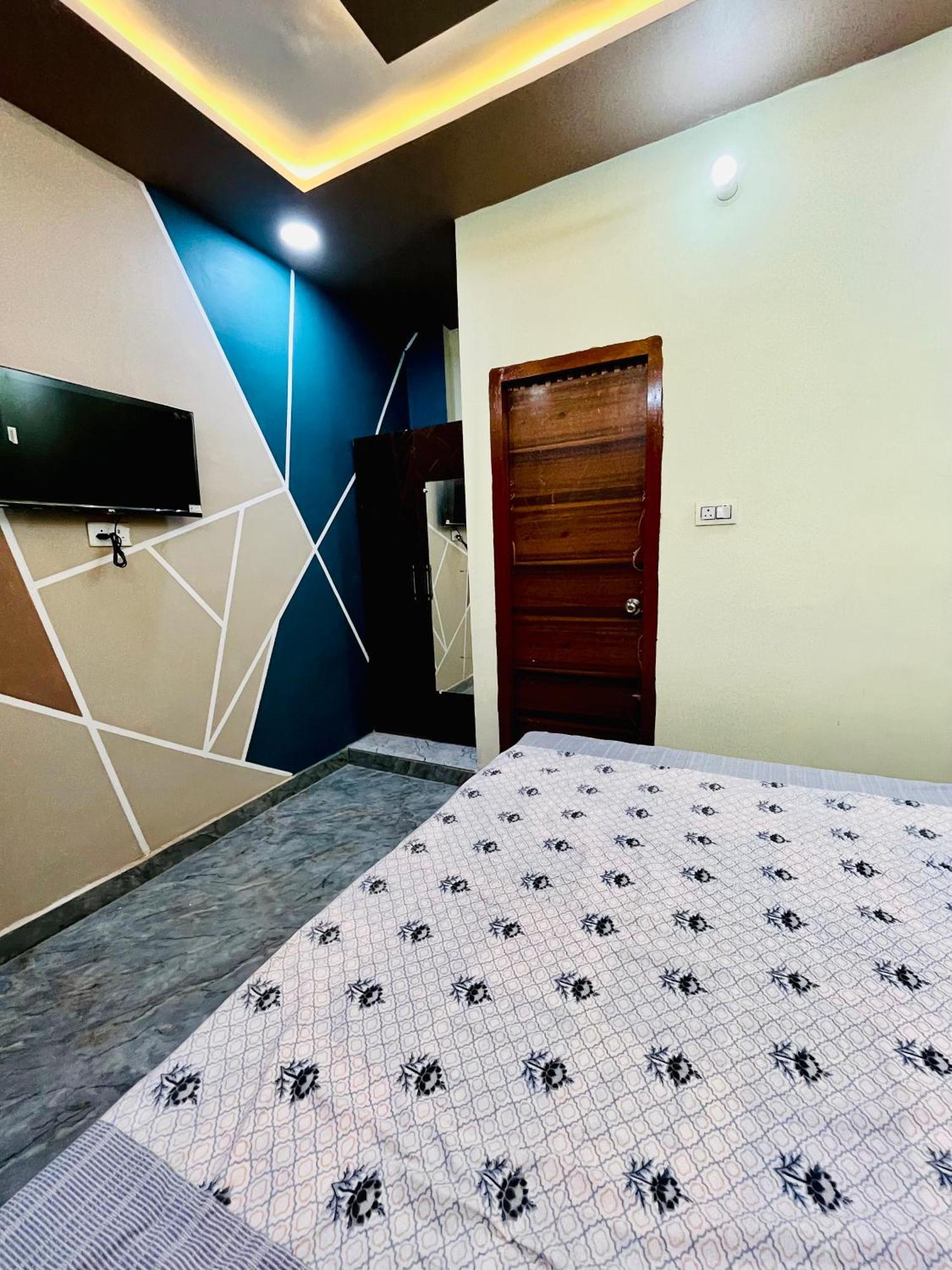 Amrit Residency- 5 Mins From Prem Mandir And Iskon Temple * Vrindavan