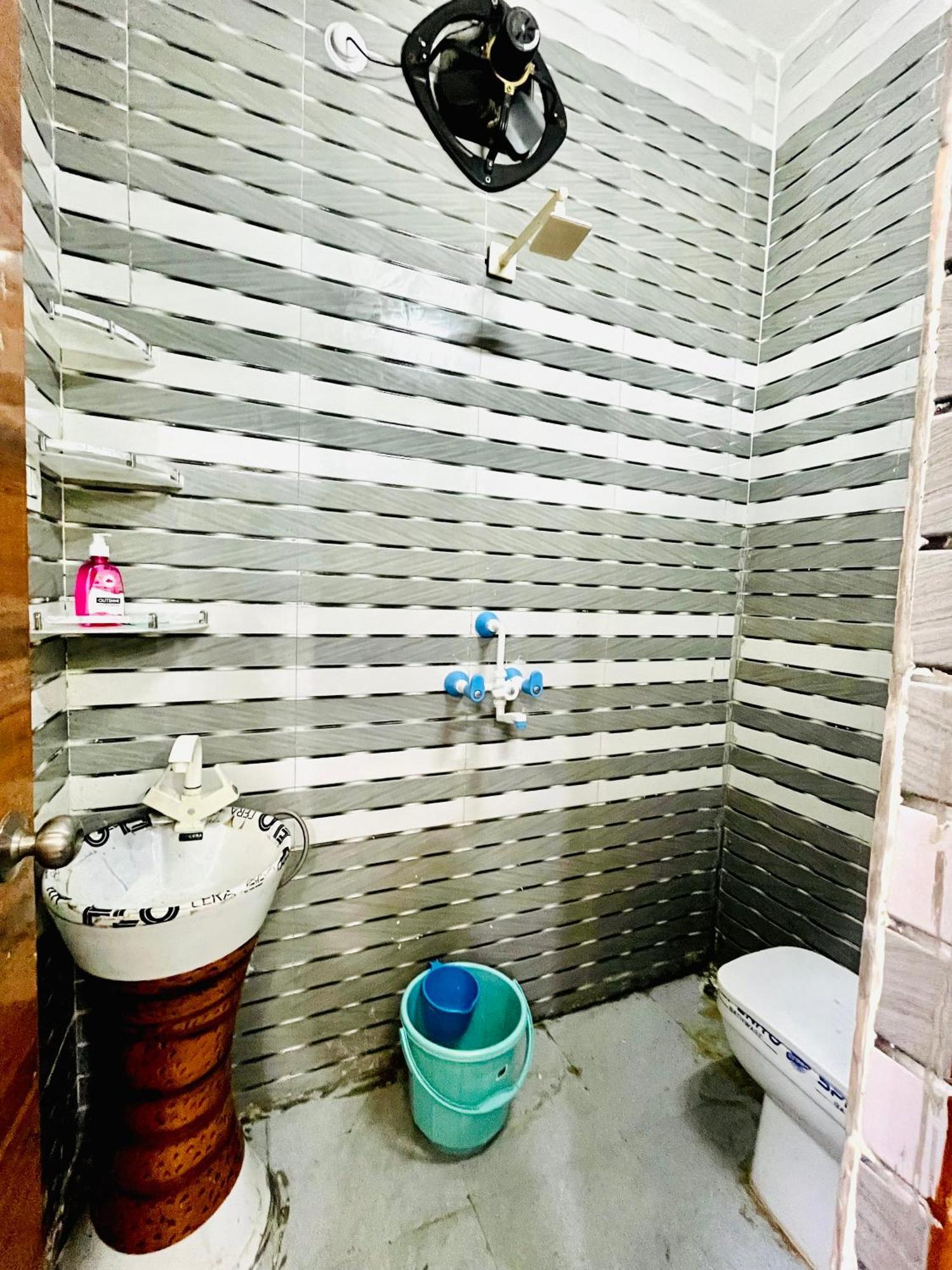 Amrit Residency- 5 Mins From Prem Mandir And Iskon Temple Homestay Vrindavan