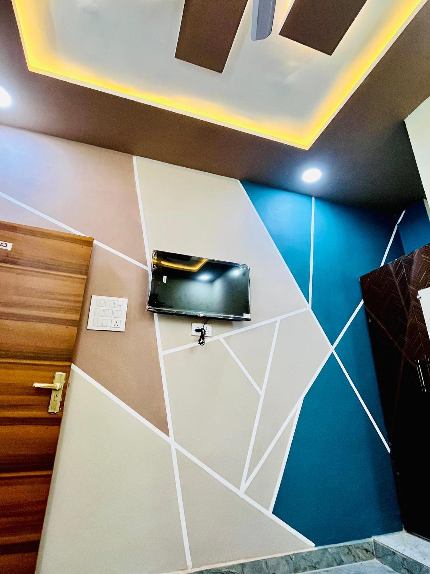 Amrit Residency- 5 Mins From Prem Mandir And Iskon Temple
